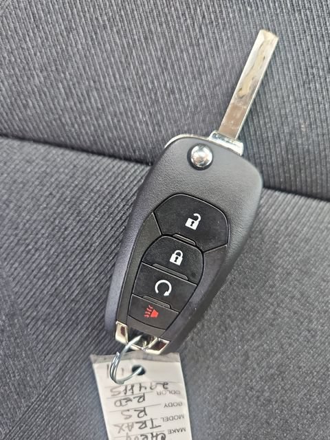 Used 2025 Chevrolet Trax RS FWD image 28