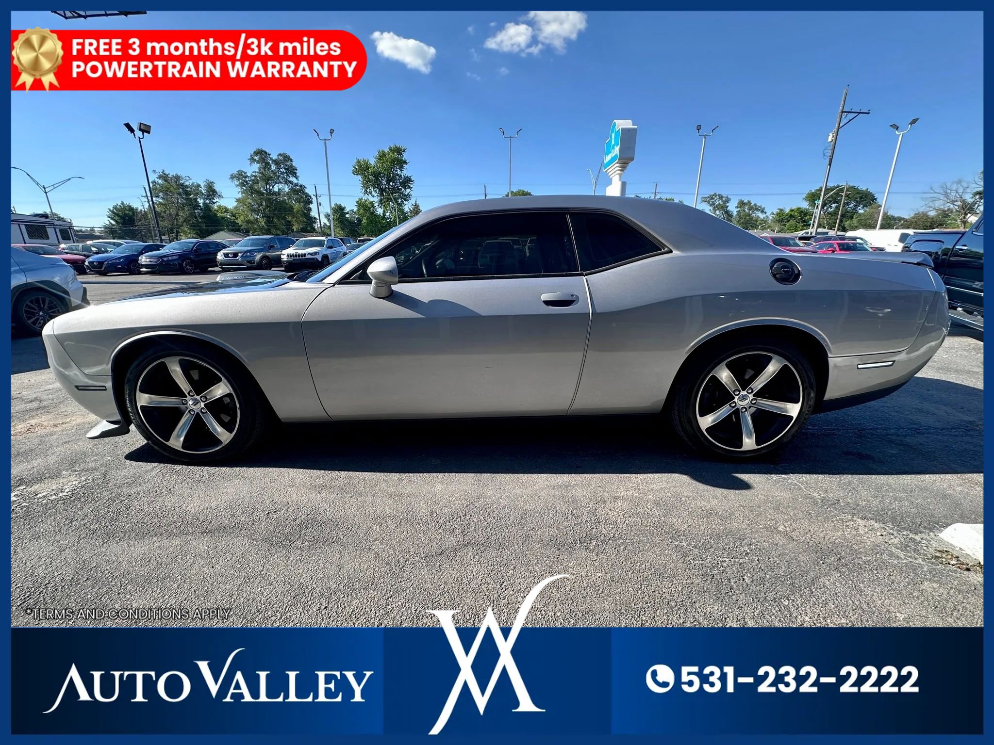 Used 2017 Dodge Challenger R/T RWD image 4