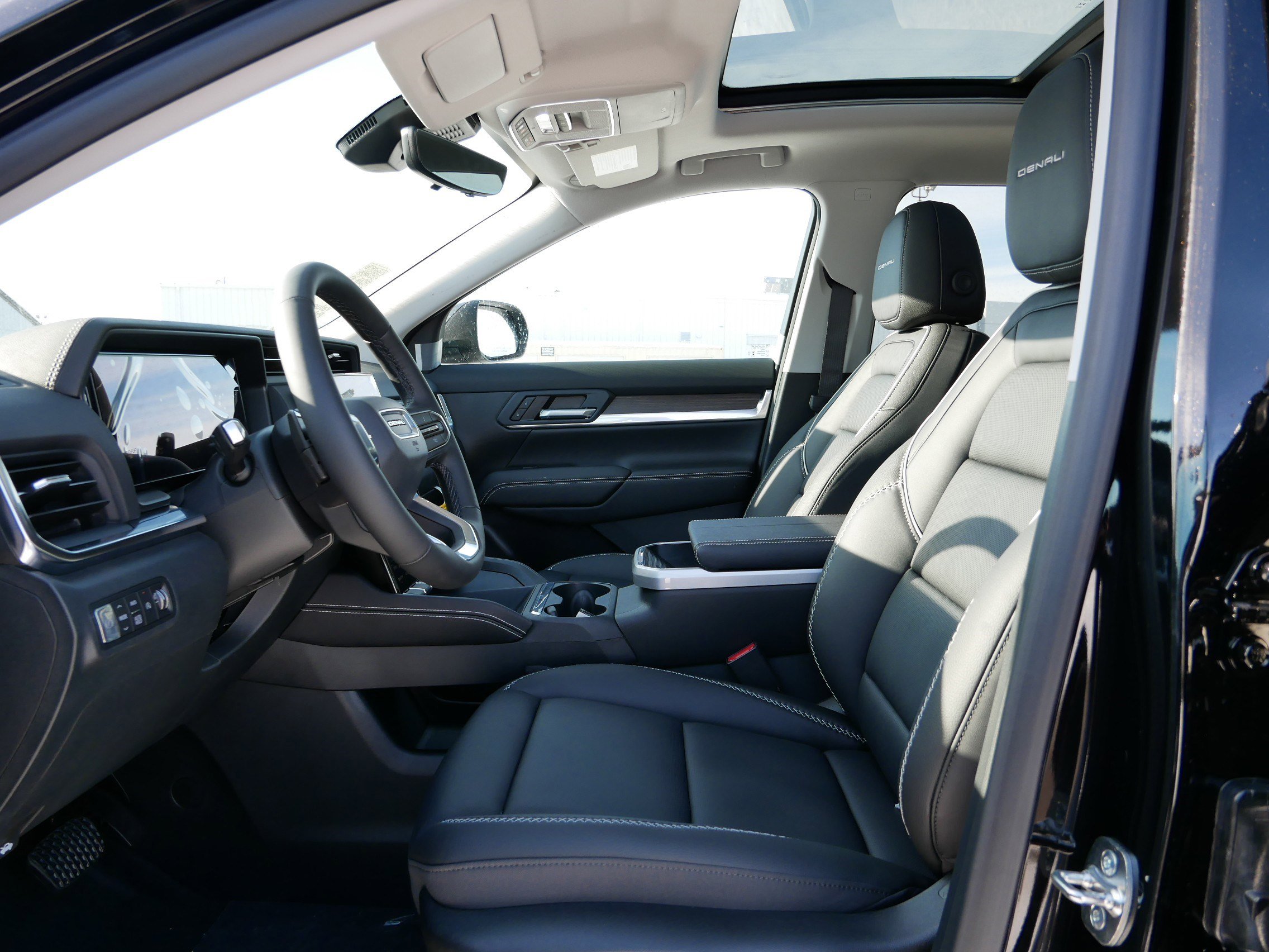 New 2026 GMC Terrain Denali w/ LPO, Black Badging Package image 13