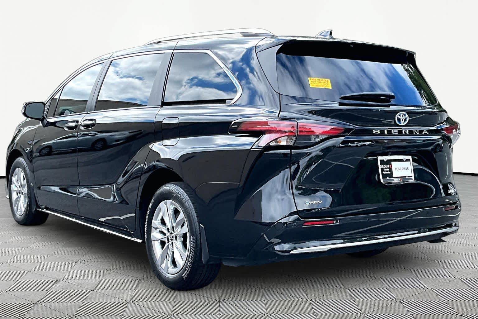 Certified 2025 Toyota Sienna Limited FWD image 12