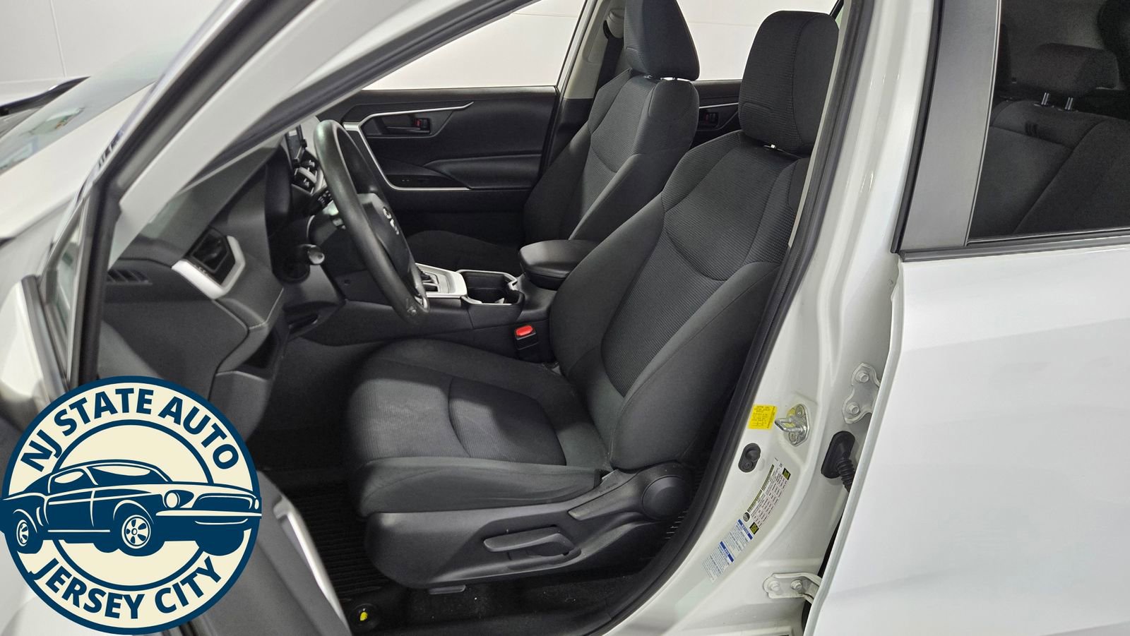 Used 2020 Toyota RAV4 LE w/ All Weather Liner Package image 23