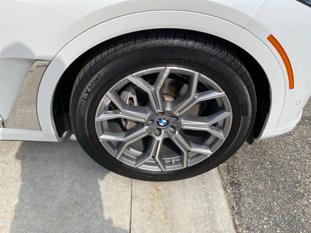Used 2021 BMW X7 xDrive40i w/ Premium Package AWD/4WD image 17