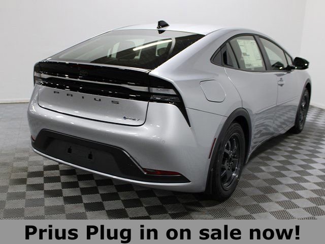 New 2026 Toyota Prius Plug-In Hybrid FWD image 9