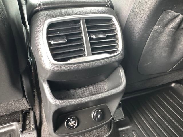 Used 2019 Hyundai Santa Fe SE image 29