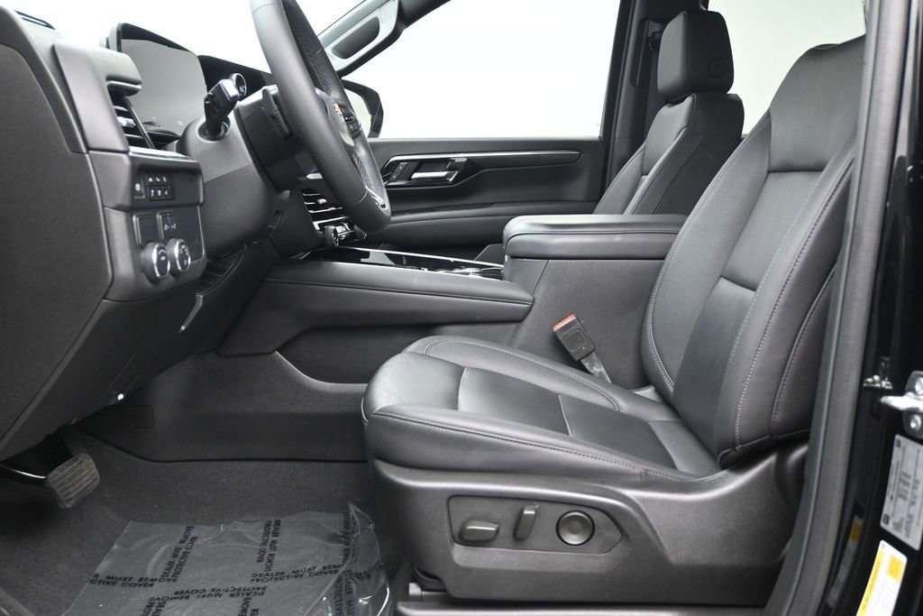 Used 2025 Chevrolet Suburban LT RWD image 13