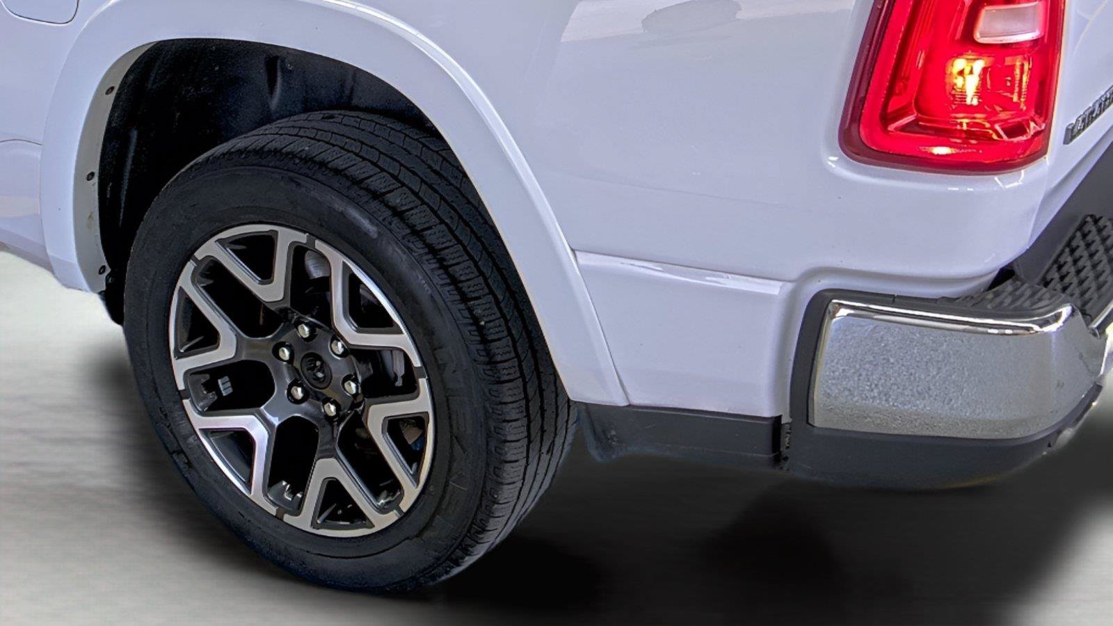 Used 2025 RAM 1500 Laramie AWD/4WD image 20