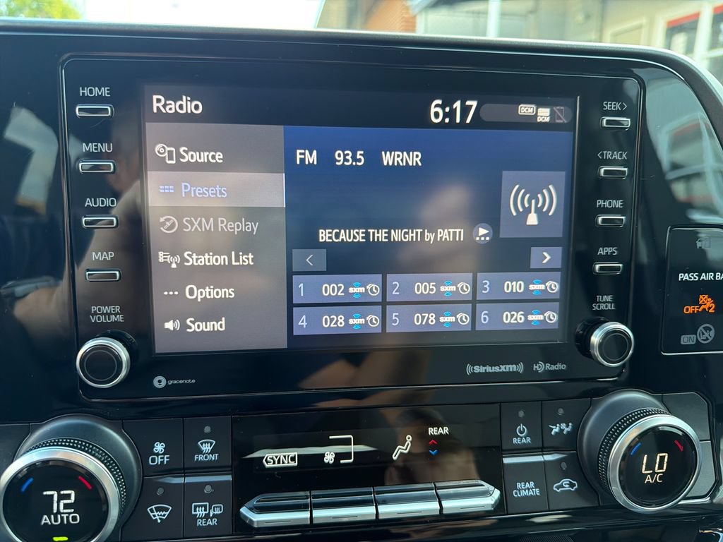 Used 2020 Toyota Highlander LE FWD image 14