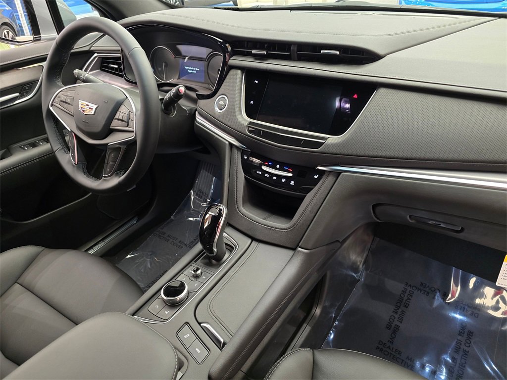 New 2025 Cadillac XT5 Luxury image 10