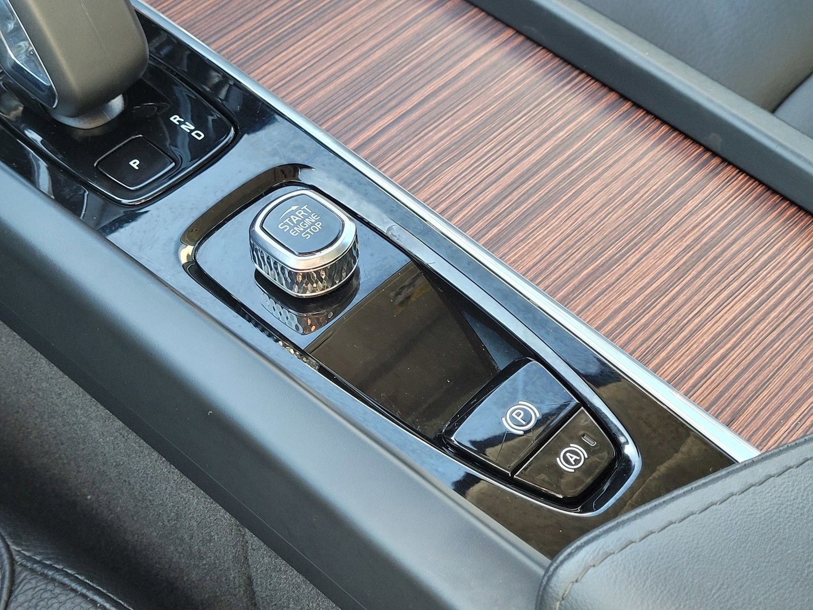 Certified 2025 Volvo V60 B5 Cross Country Plus image 25