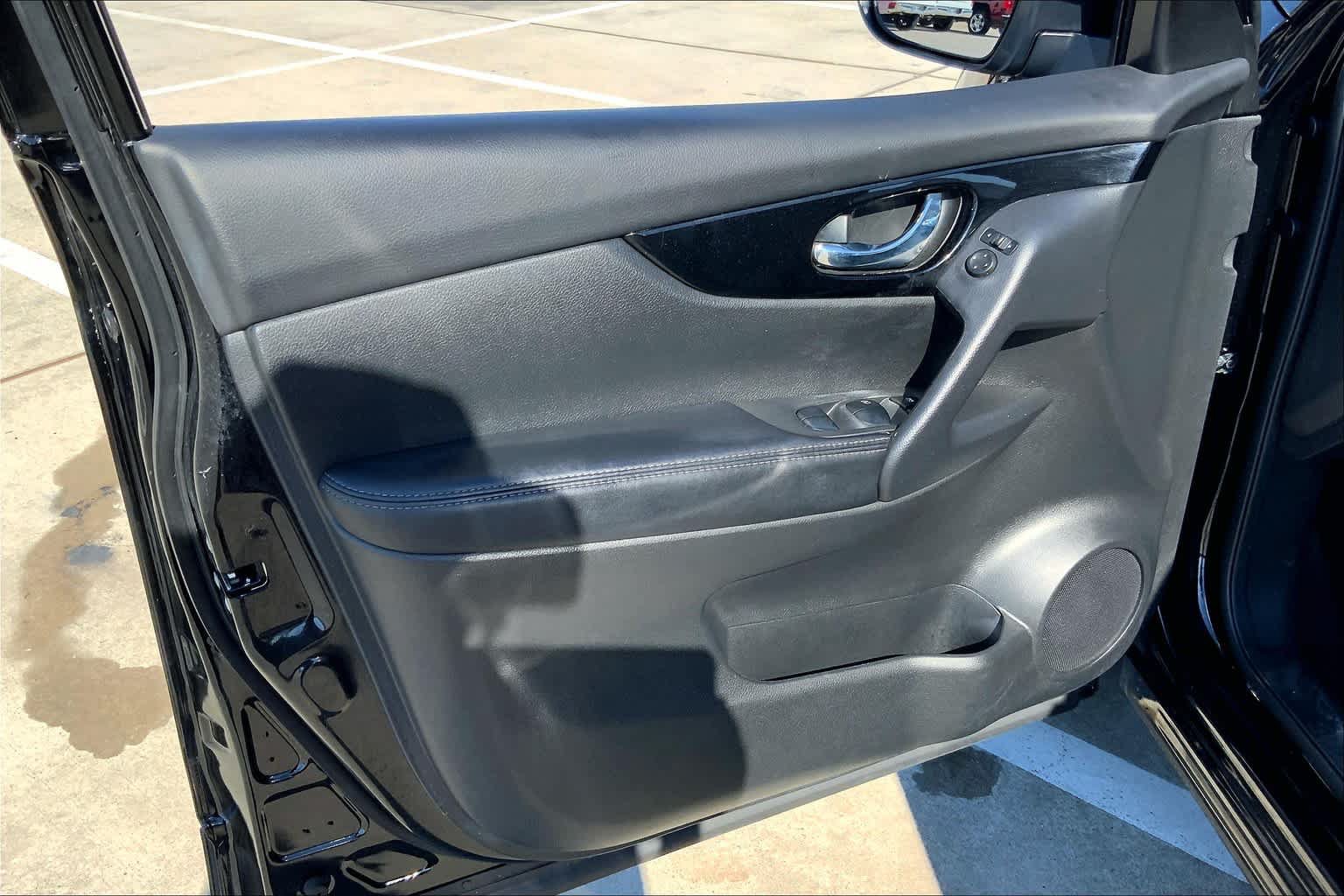 Used 2020 Nissan Rogue Sport SV FWD image 21