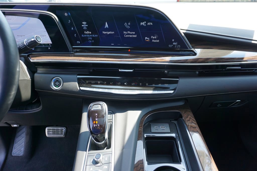 Used 2022 Cadillac Escalade Sport Platinum w/ LPO, ONYX Package image 25