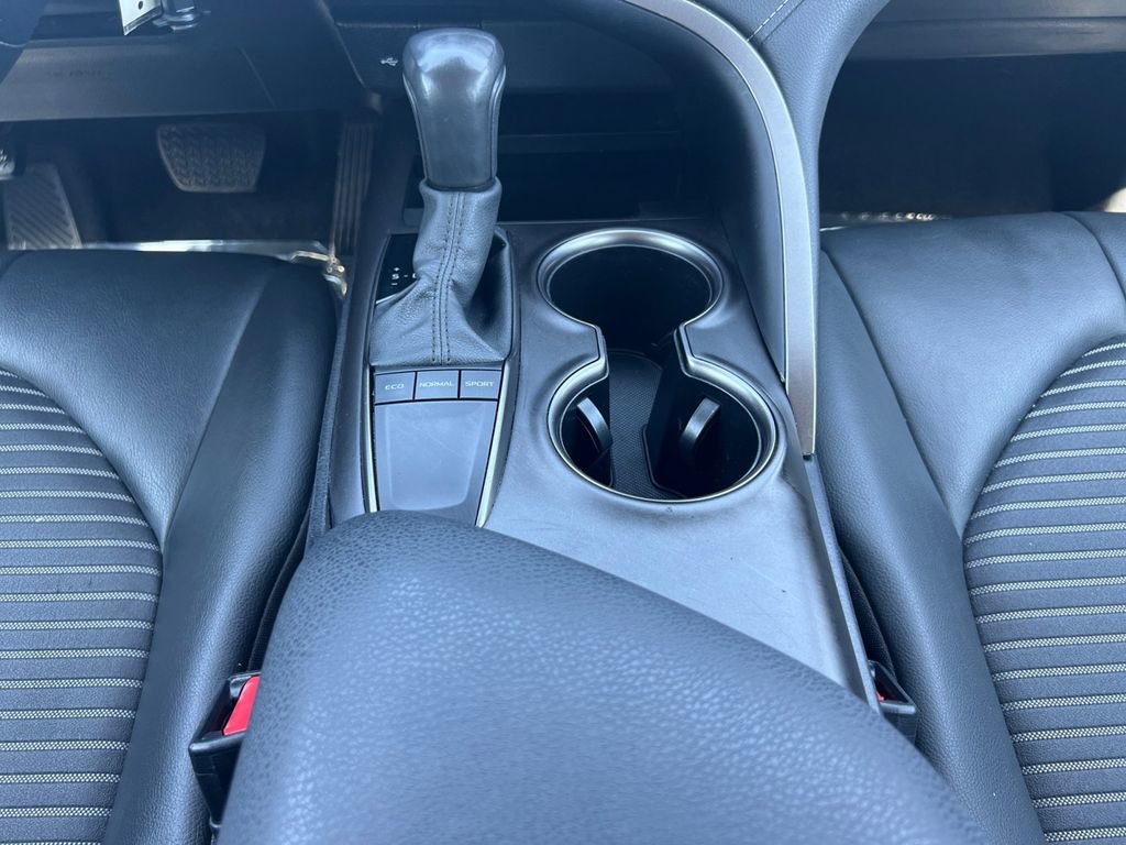 Used 2024 Toyota Camry SE image 11
