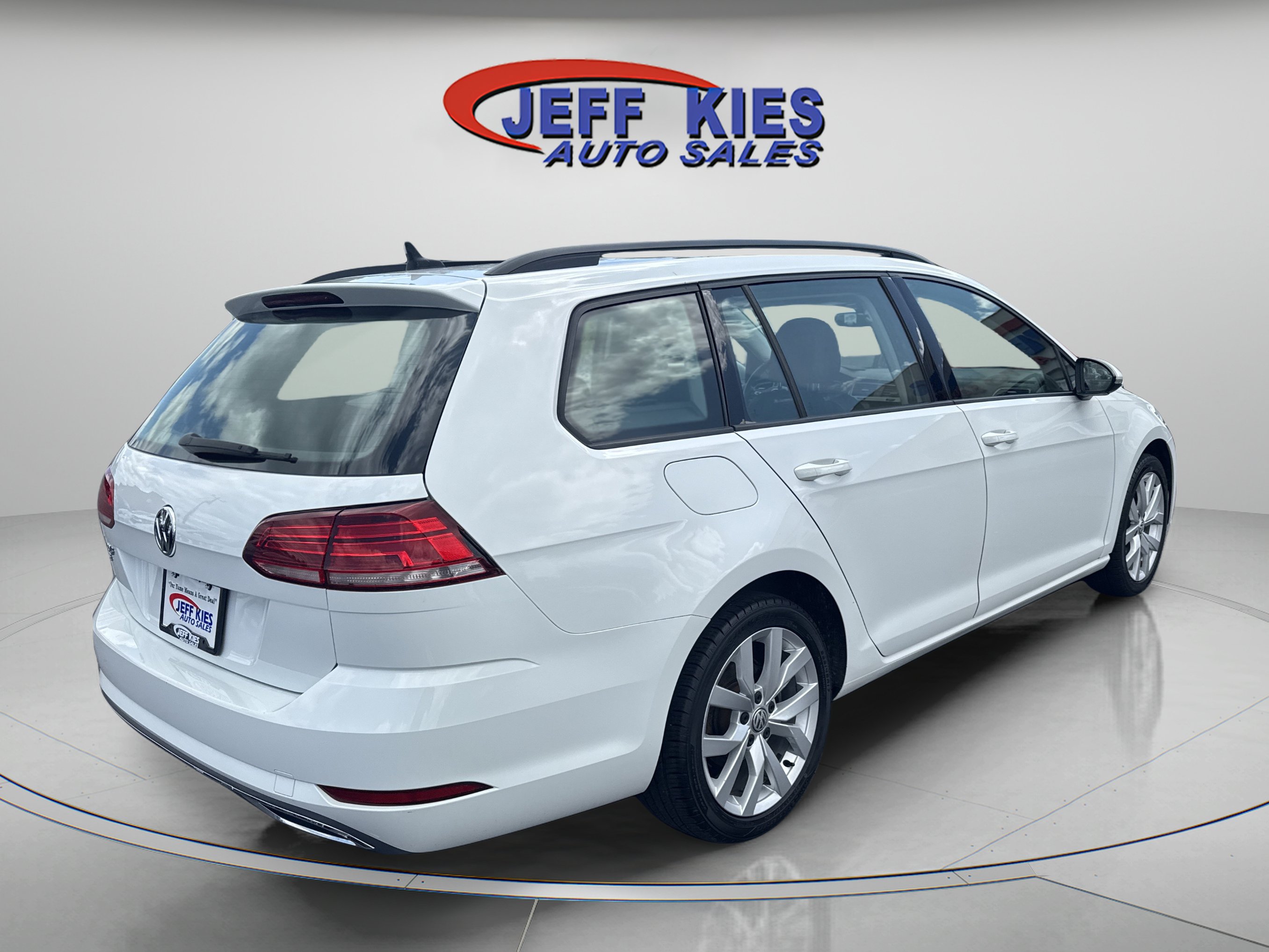 Used 2019 Volkswagen Golf SE FWD image 5