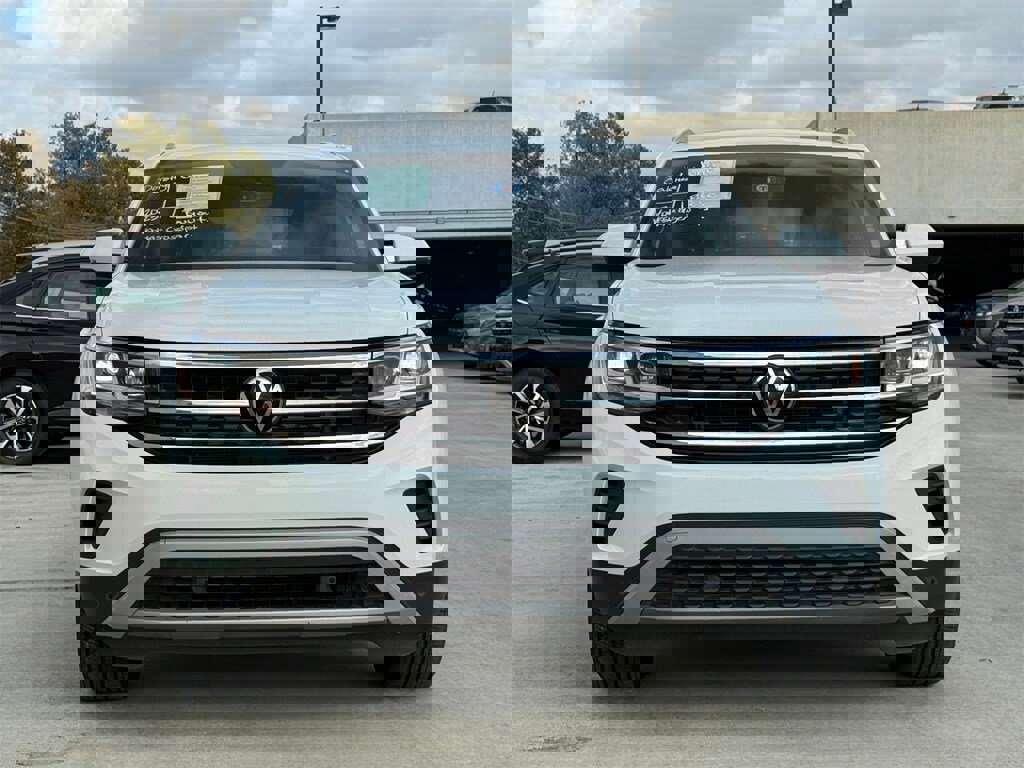 Used 2023 Volkswagen Atlas Cross Sport SE w/ Panoramic Sunroof Package image 5