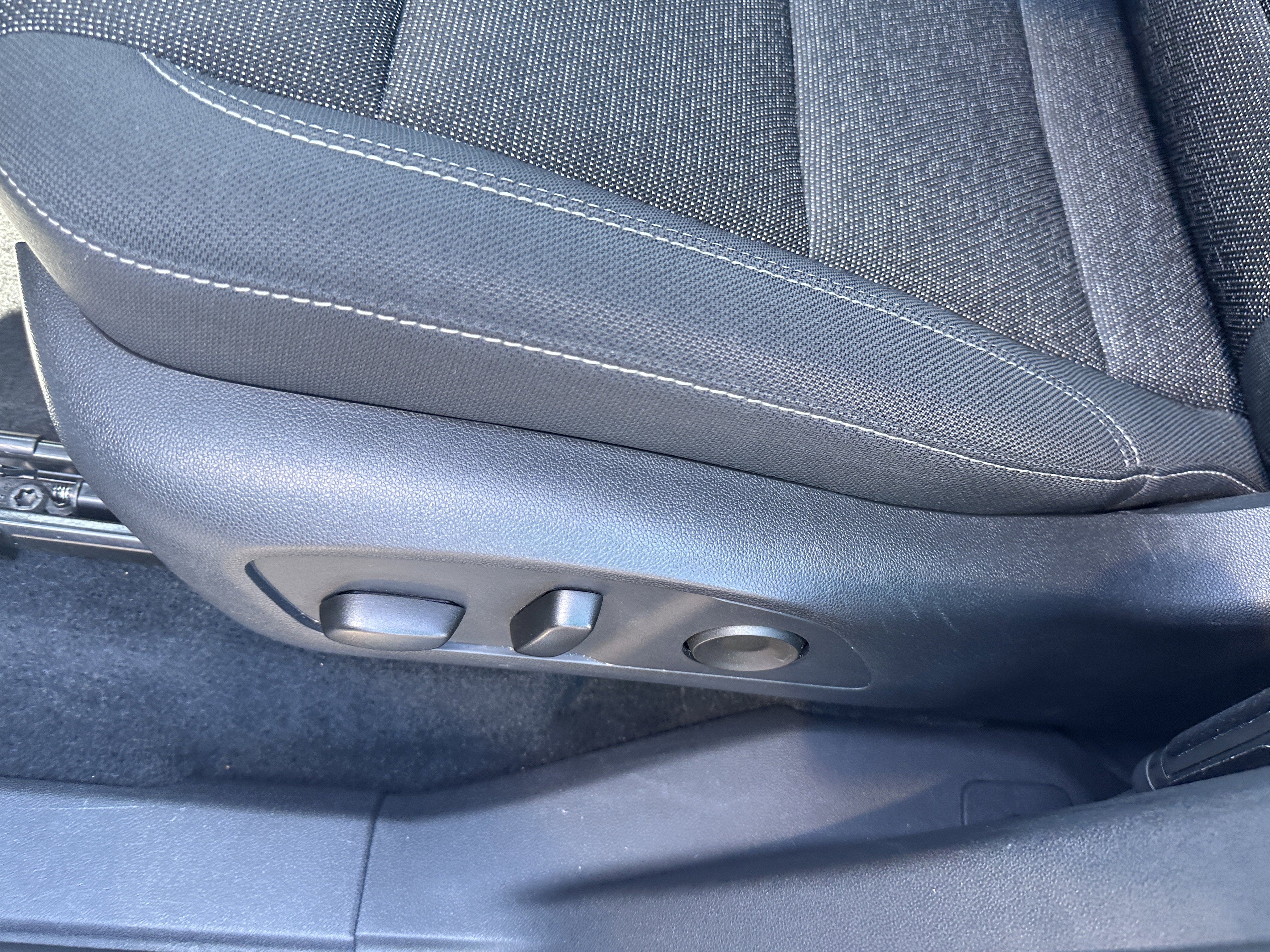 Used 2025 Chevrolet Traverse LT image 15