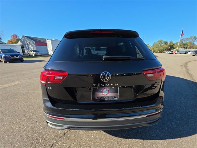 Used 2023 Volkswagen Tiguan SE image 24