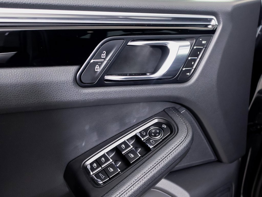 Used 2025 Porsche Macan image 20