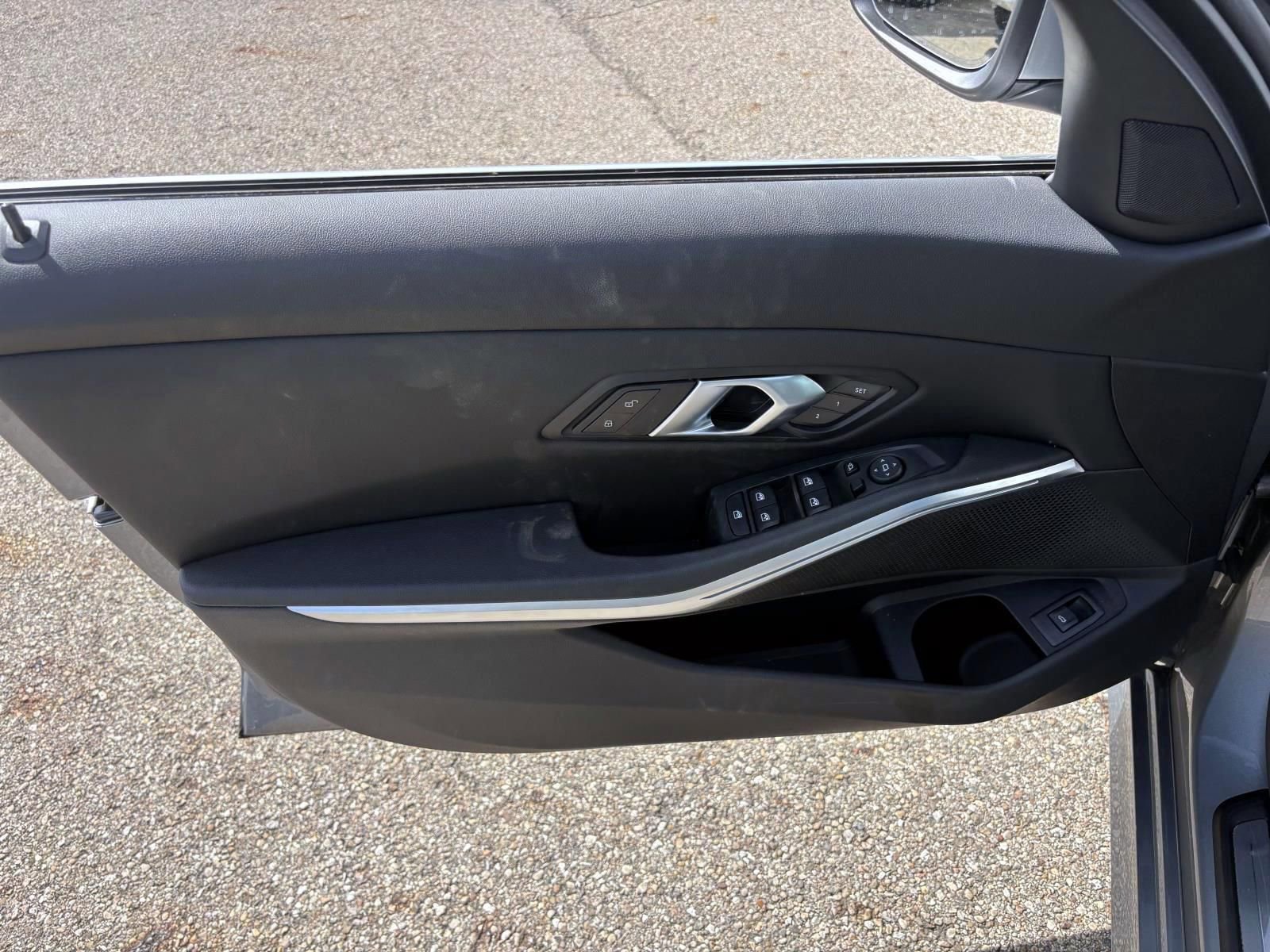 Used 2025 BMW 330i xDrive Sedan AWD/4WD image 11