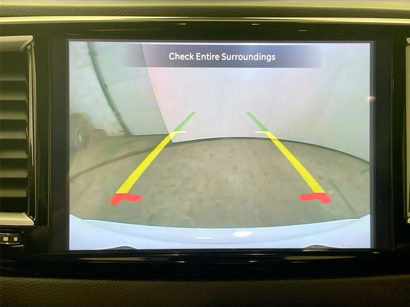 Used 2023 Chrysler Pacifica Touring-L image 6