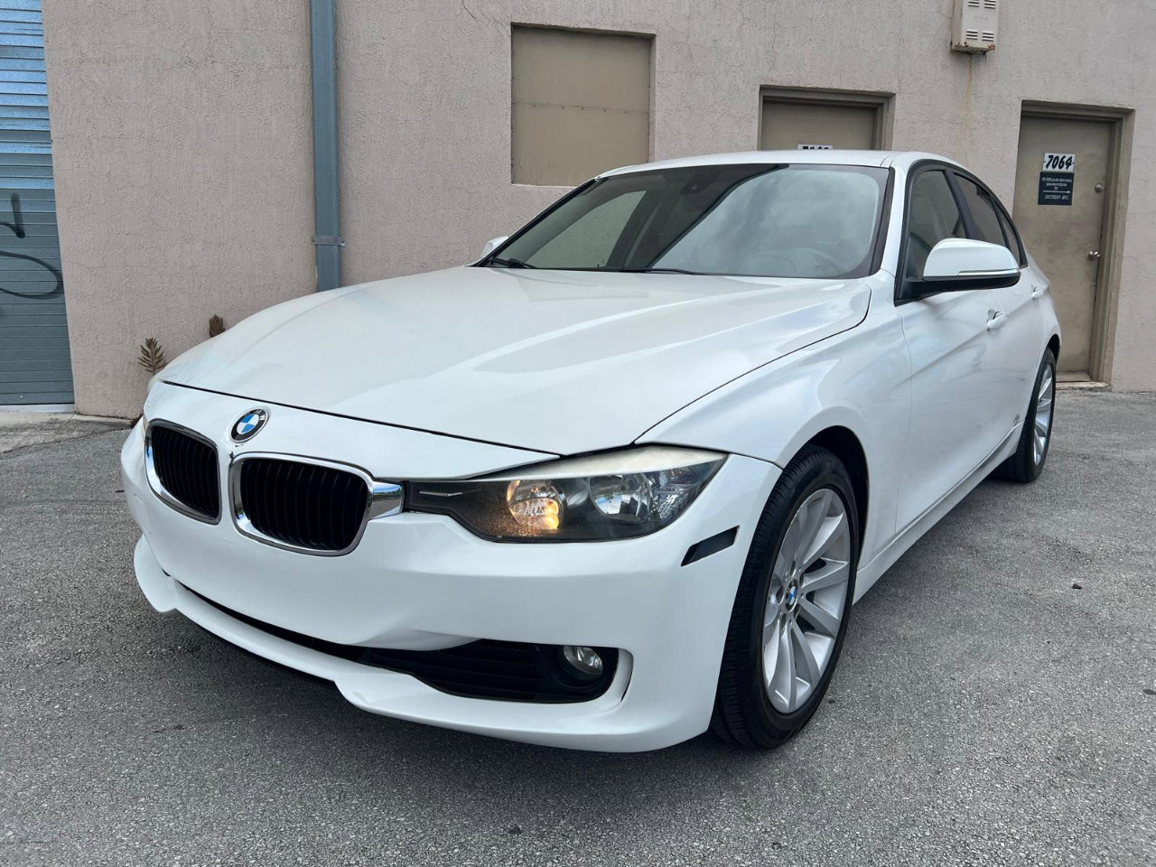 Used 2014 BMW 320i 4dr Sdn 320i RWD image 14
