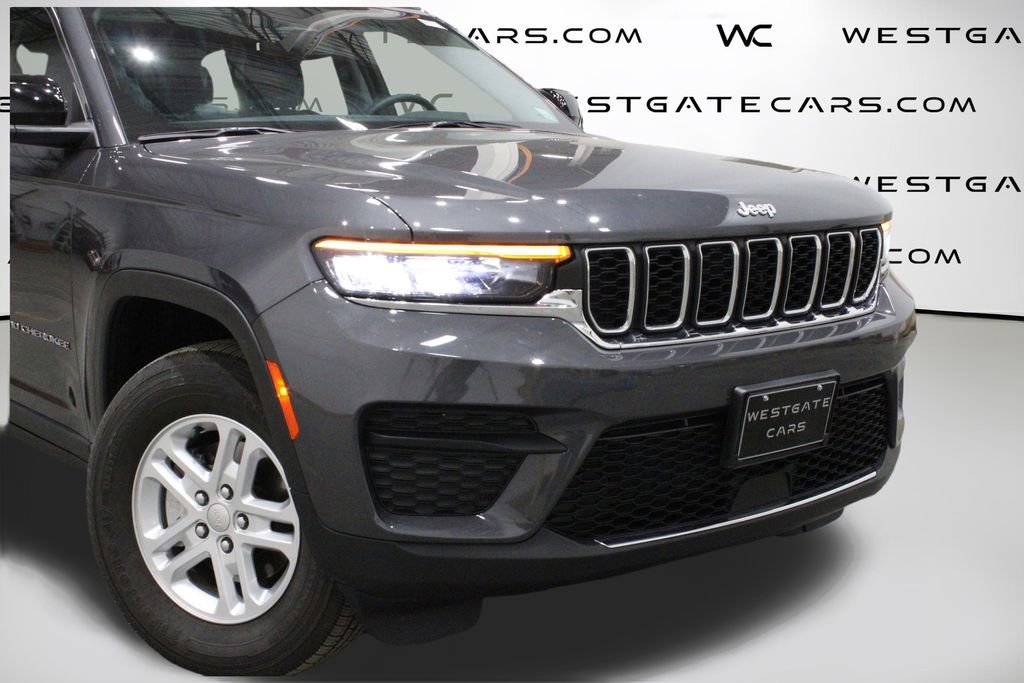 Used 2023 Jeep Grand Cherokee Laredo image 44