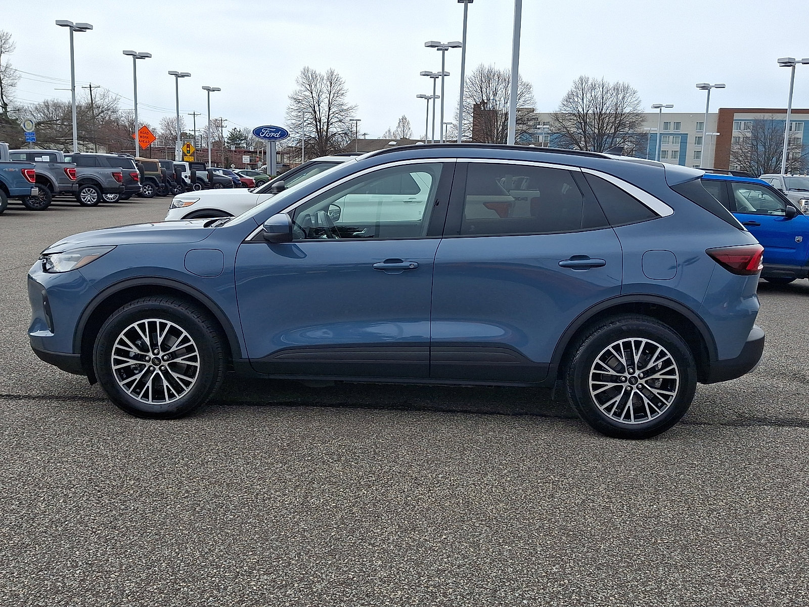 Used 2023 Ford Escape SE image 6