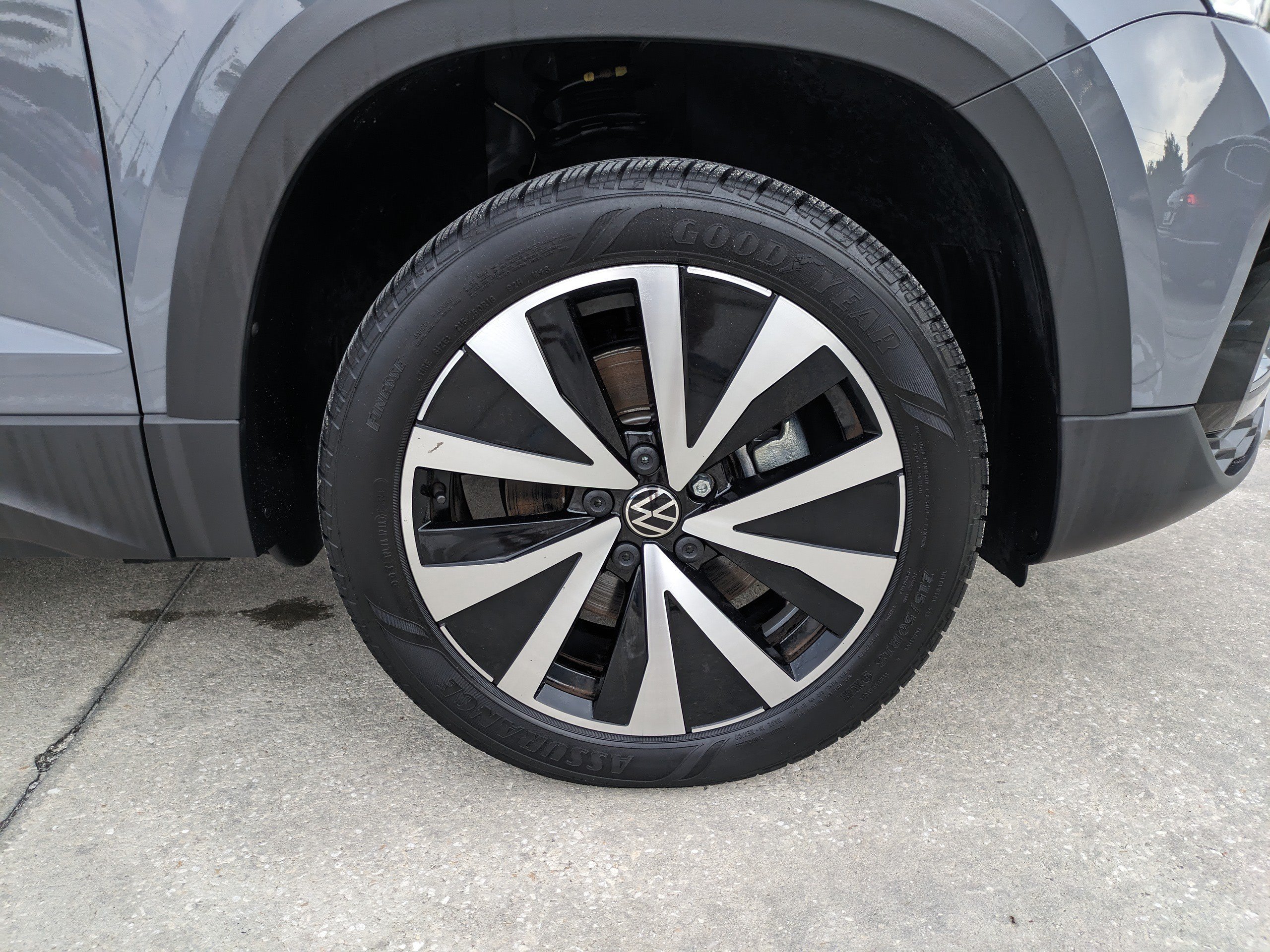 Certified 2024 Volkswagen Taos SE FWD image 11
