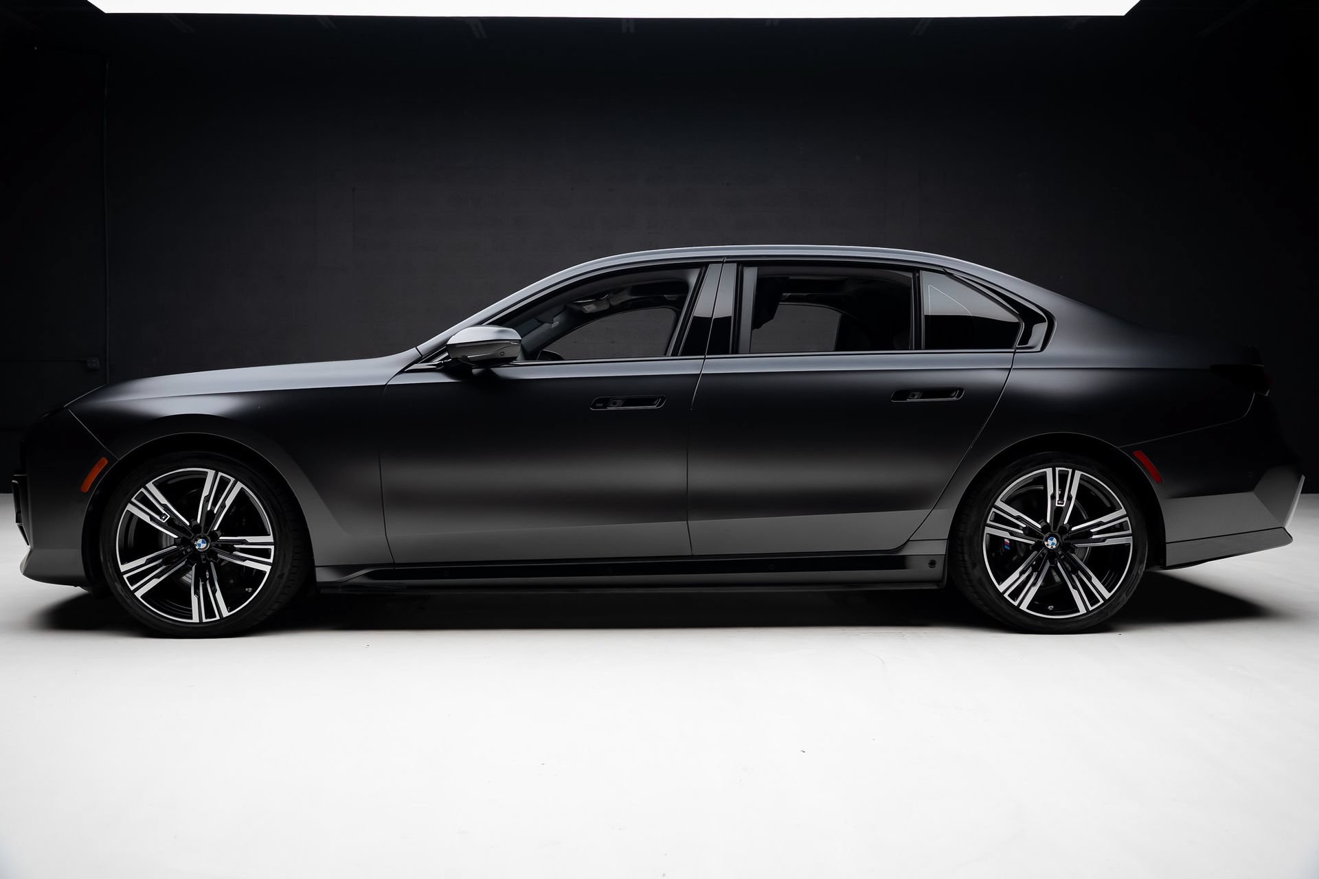 Used 2023 BMW i7 xDrive60 AWD/4WD image 17