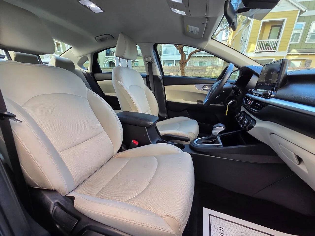 Used 2022 Kia Forte LXS w/ LXS Technology Package FWD image 18