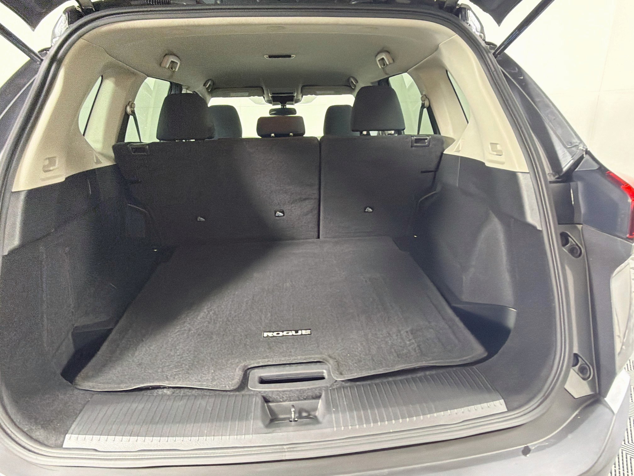 Used 2023 Nissan Rogue S FWD image 27
