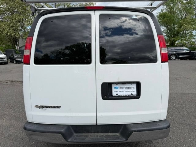 Used 2017 Chevrolet Express 2500 LT w/ LT Preferred Equipment Group RWD image 3