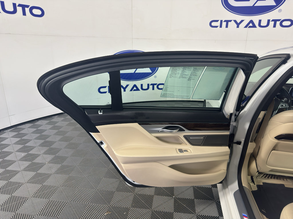 Used 2018 BMW 740i RWD image 30