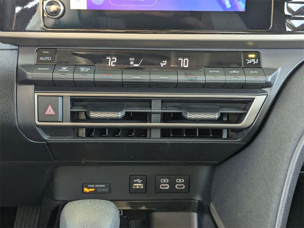 Used 2025 Toyota Camry SE image 22