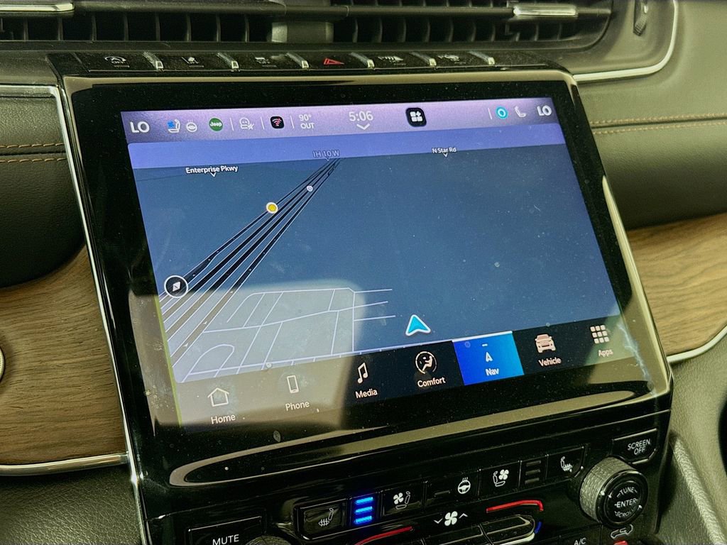 Used 2023 Jeep Grand Cherokee L Summit w/ Luxury Tech Group V image 14