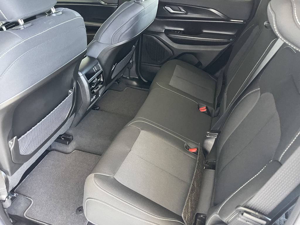 New 2026 Jeep Grand Cherokee Laredo AWD/4WD image 10