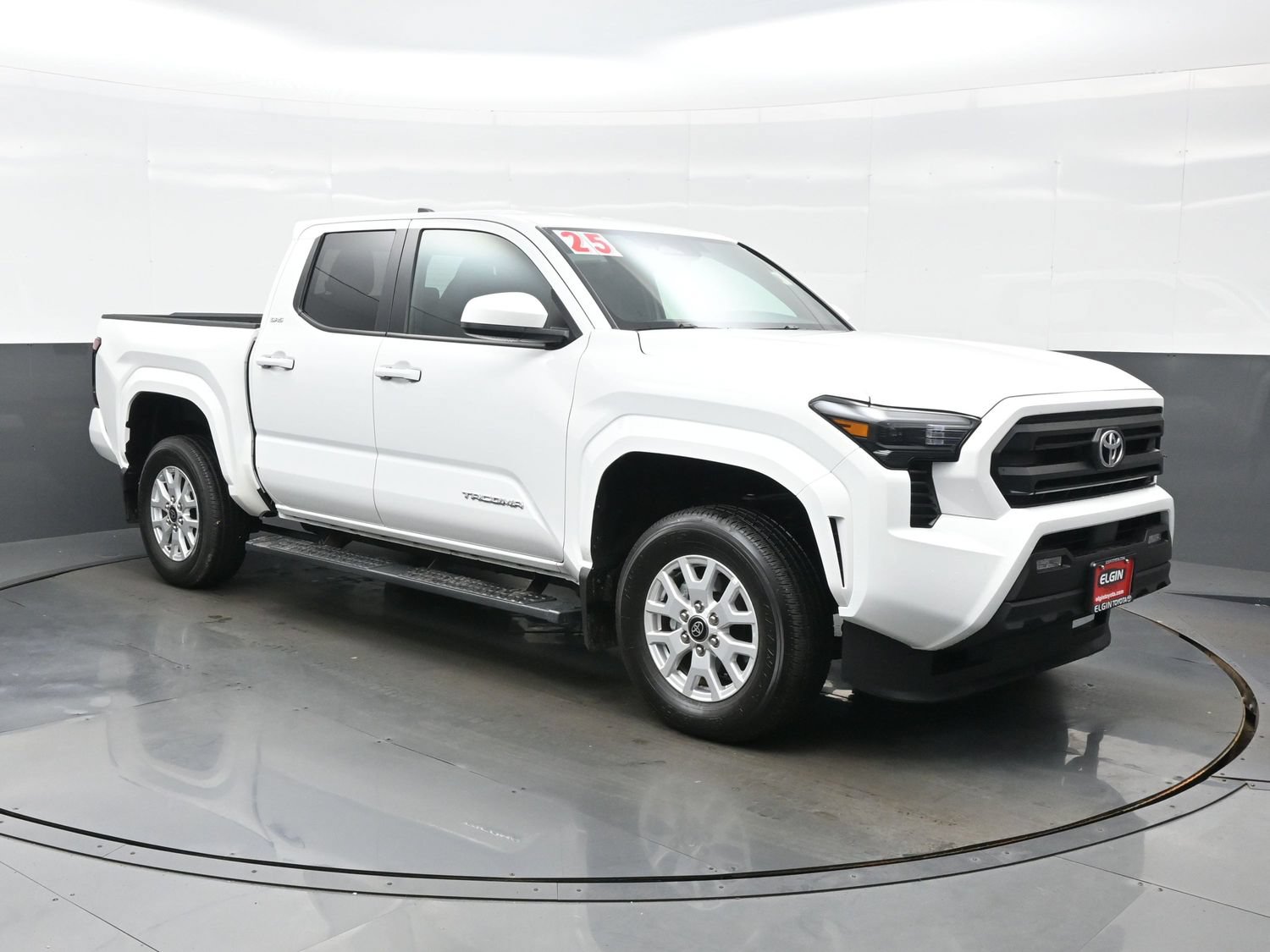 Used 2025 Toyota Tacoma SR5 AWD/4WD image 8