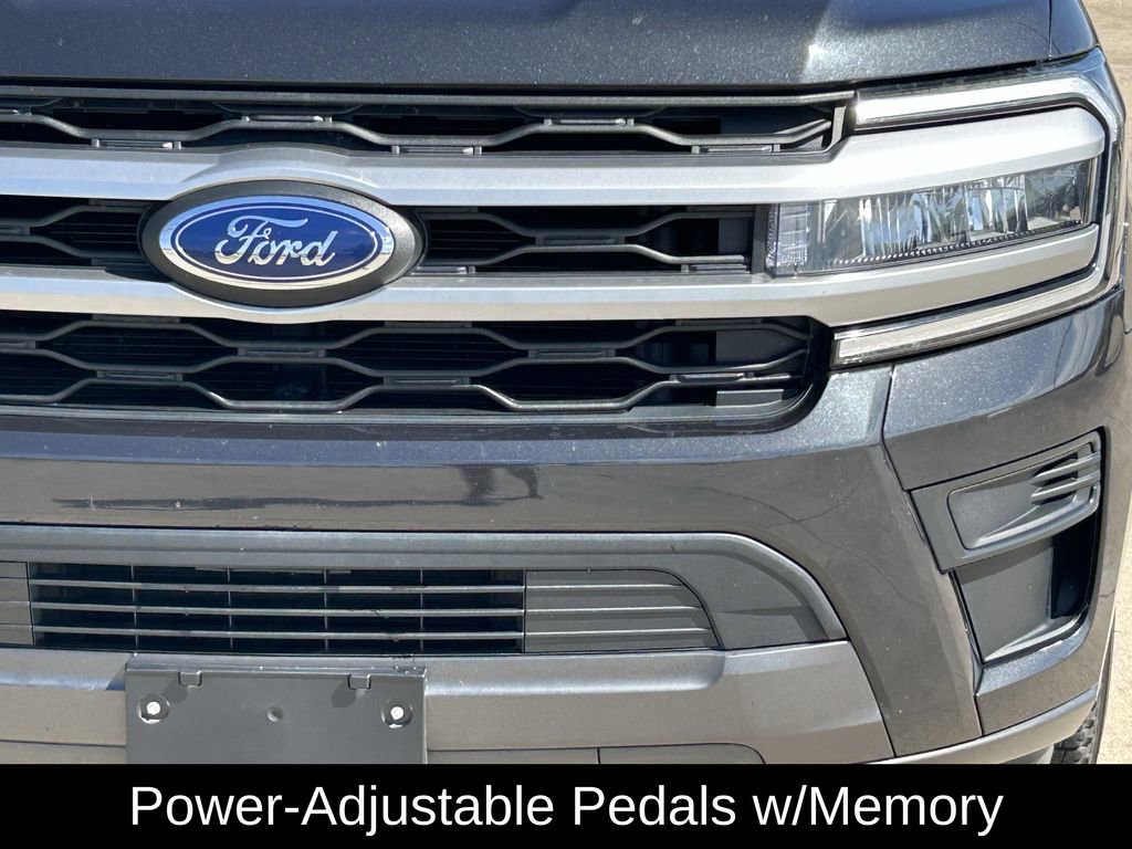 Used 2022 Ford Expedition XLT image 4
