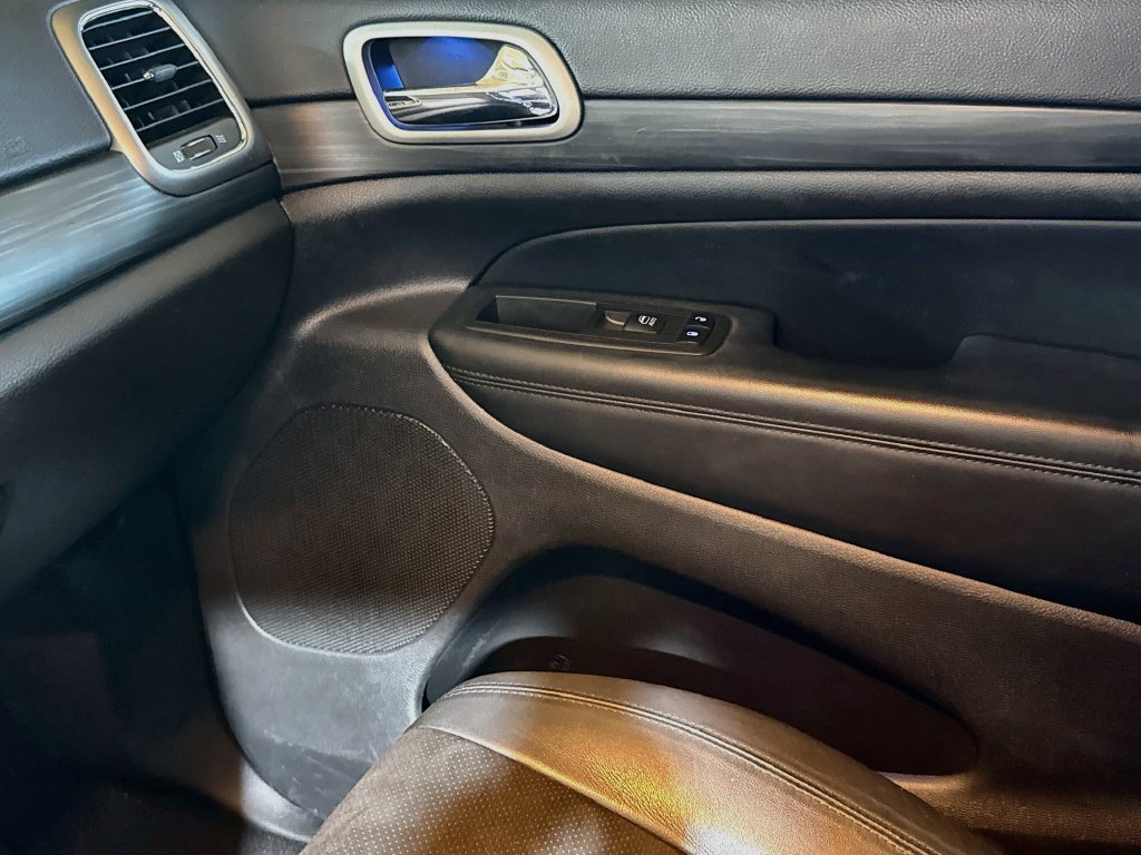Used 2021 Jeep Grand Cherokee Laredo X RWD image 24