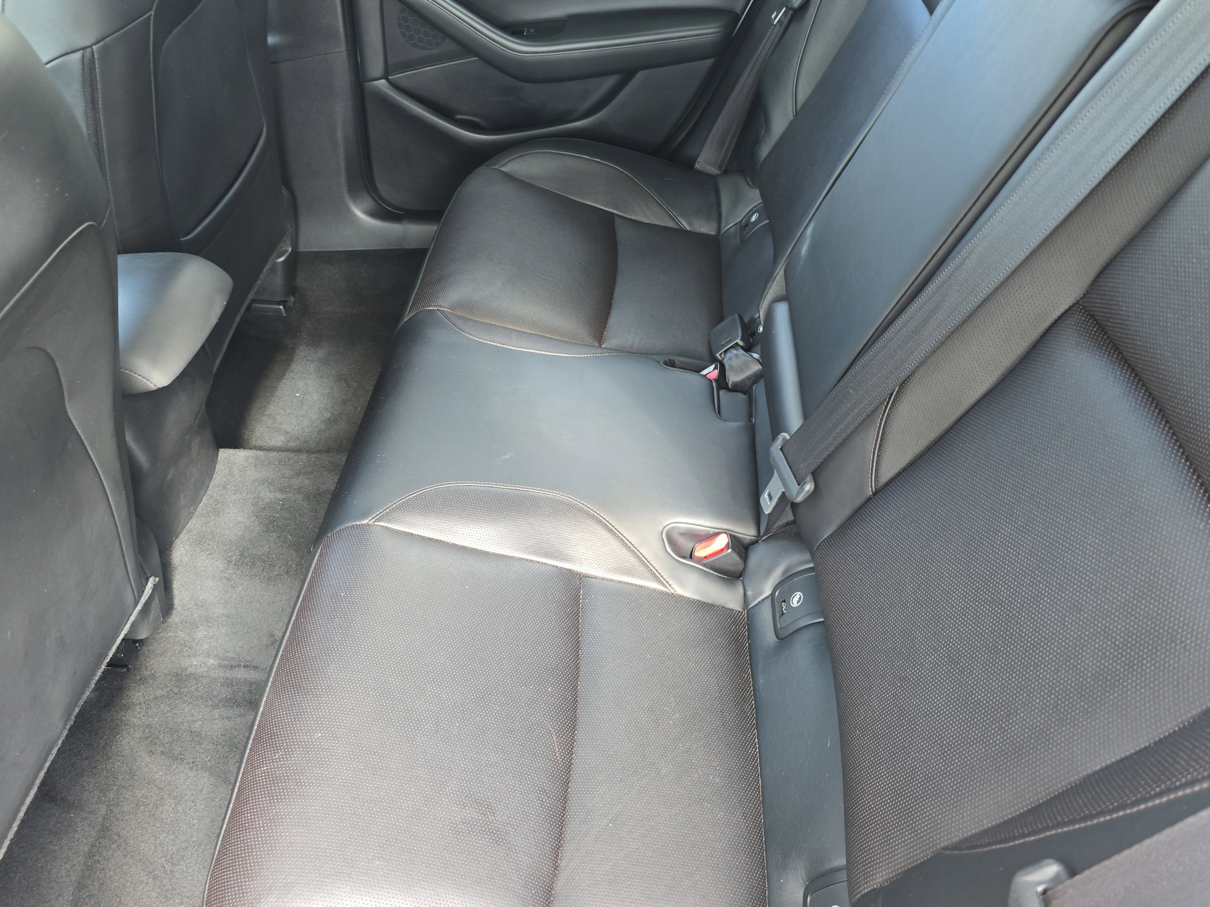 Used 2019 MAZDA MAZDA3 Hatchback w/ Premium Package image 11