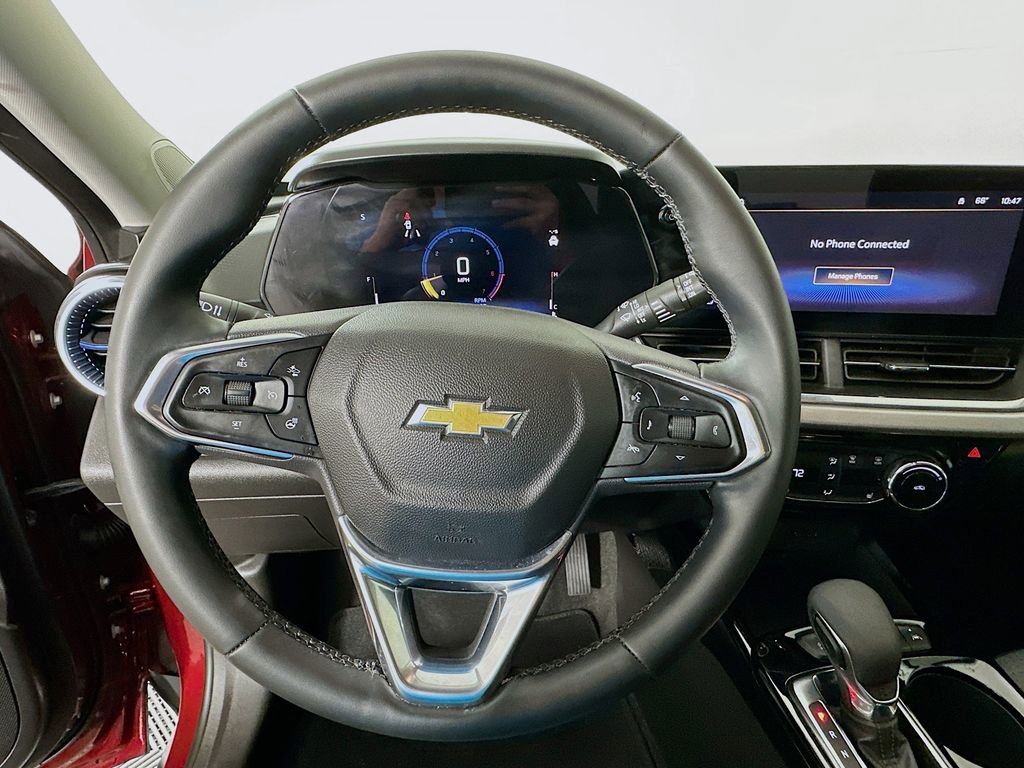 Used 2024 Chevrolet Trax LT w/ Sunroof Package image 11