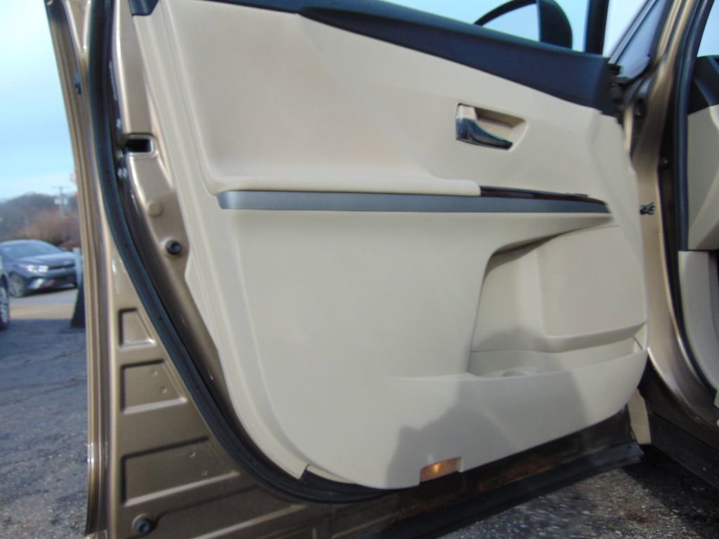 Used 2010 Toyota Venza XLE image 20