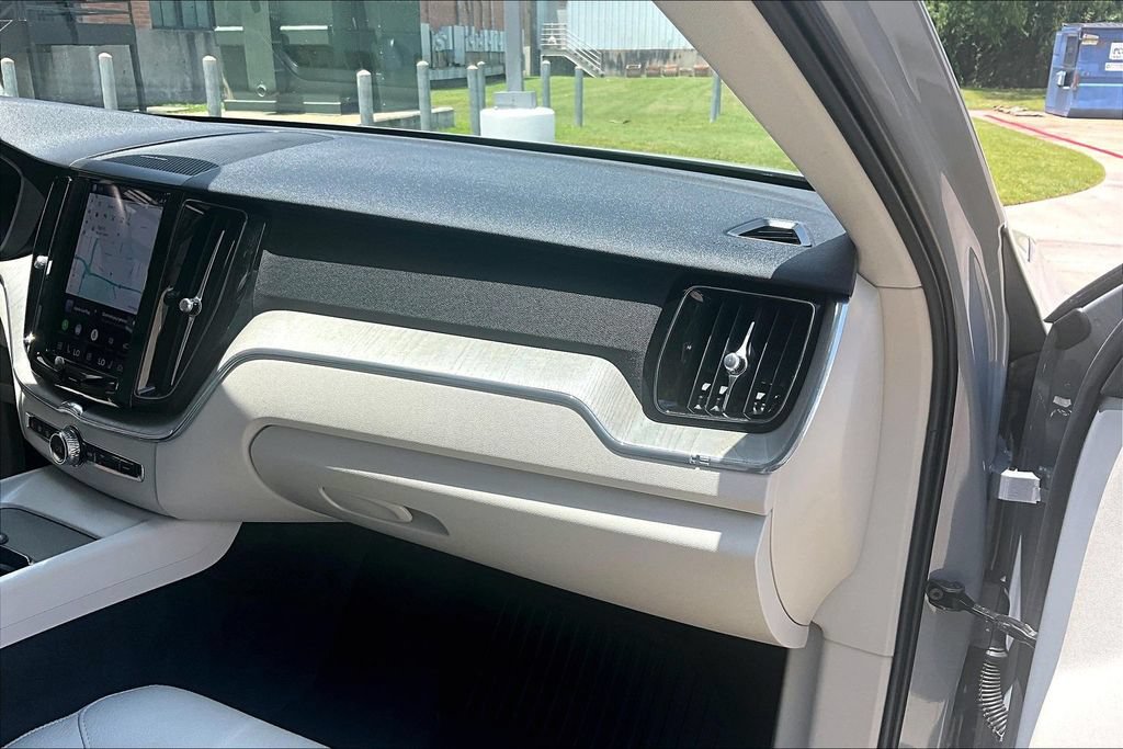 Certified 2024 Volvo XC60 B5 Plus w/ Protection Package Premier AWD/4WD image 21
