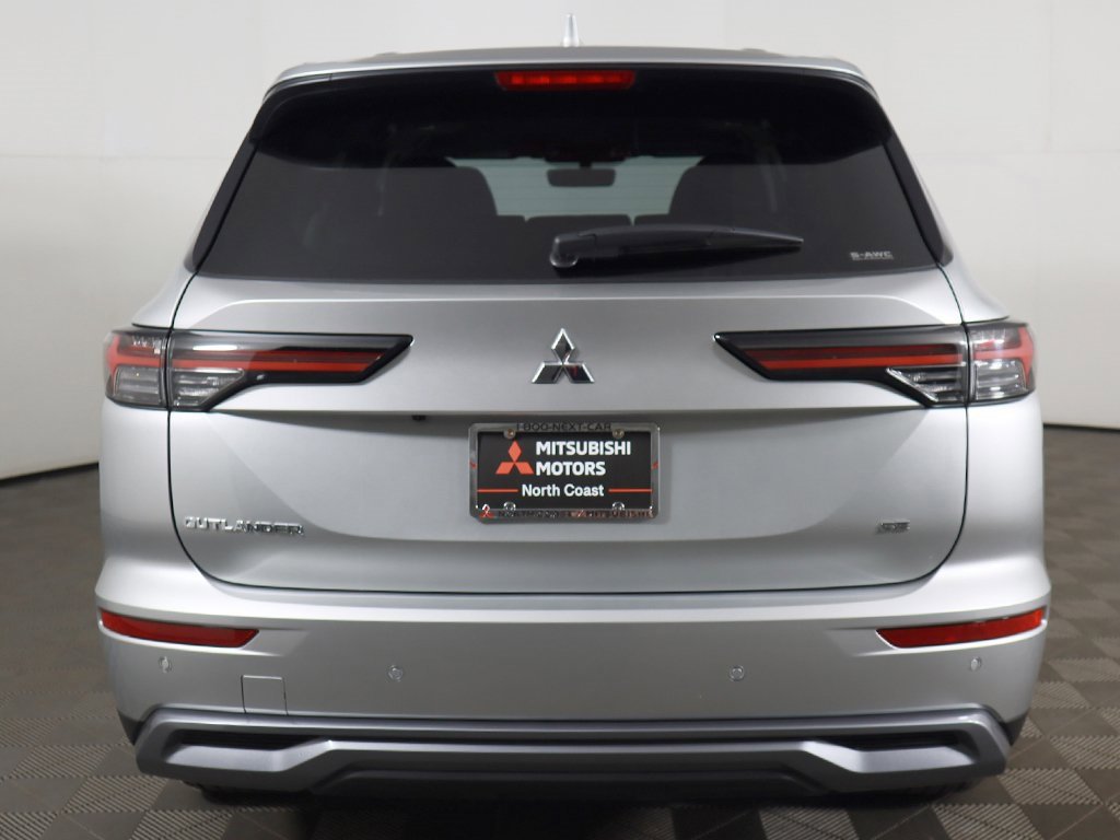 New 2025 Mitsubishi Outlander SE image 14