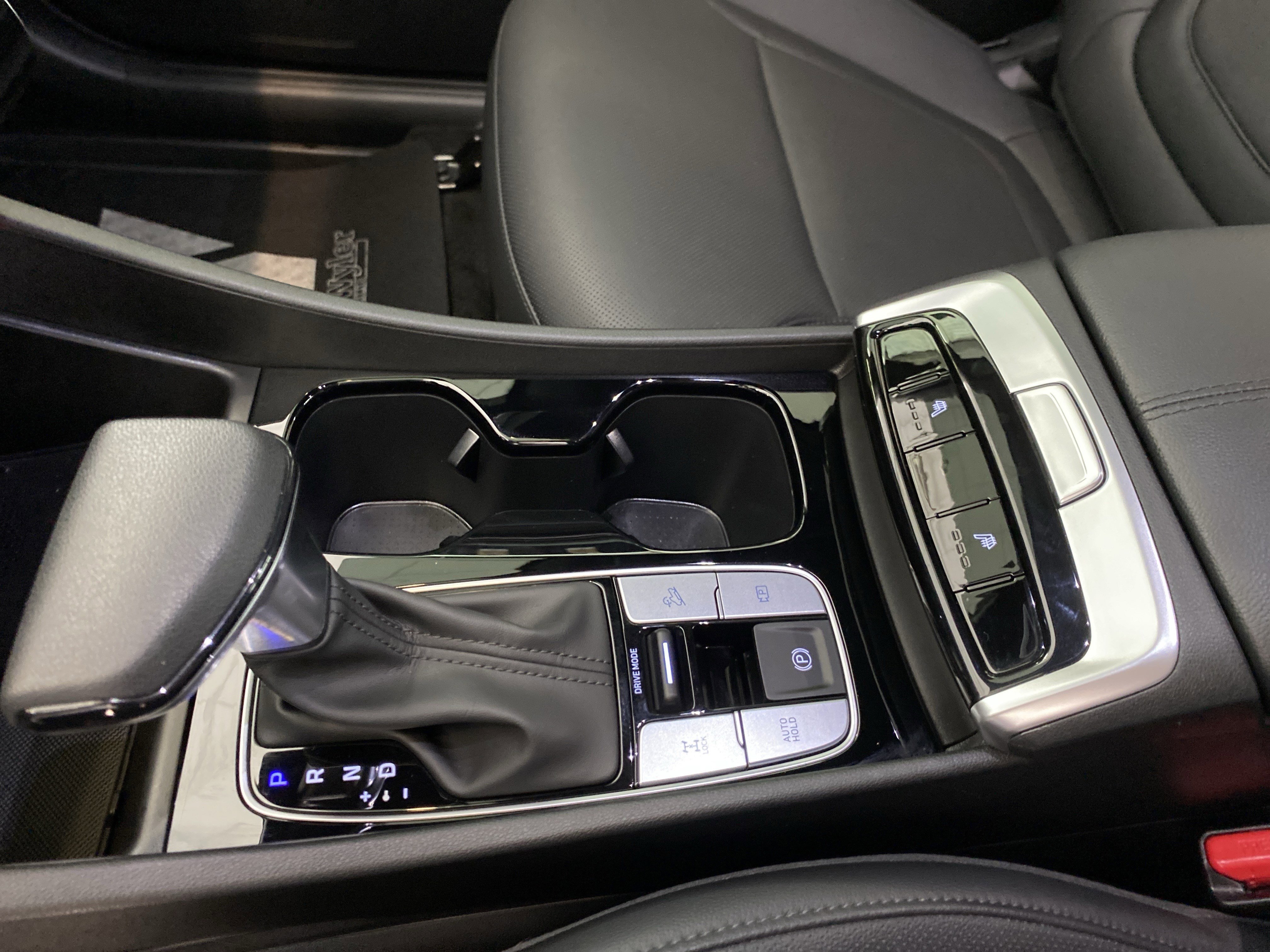 Used 2024 Hyundai Santa Cruz Night image 13