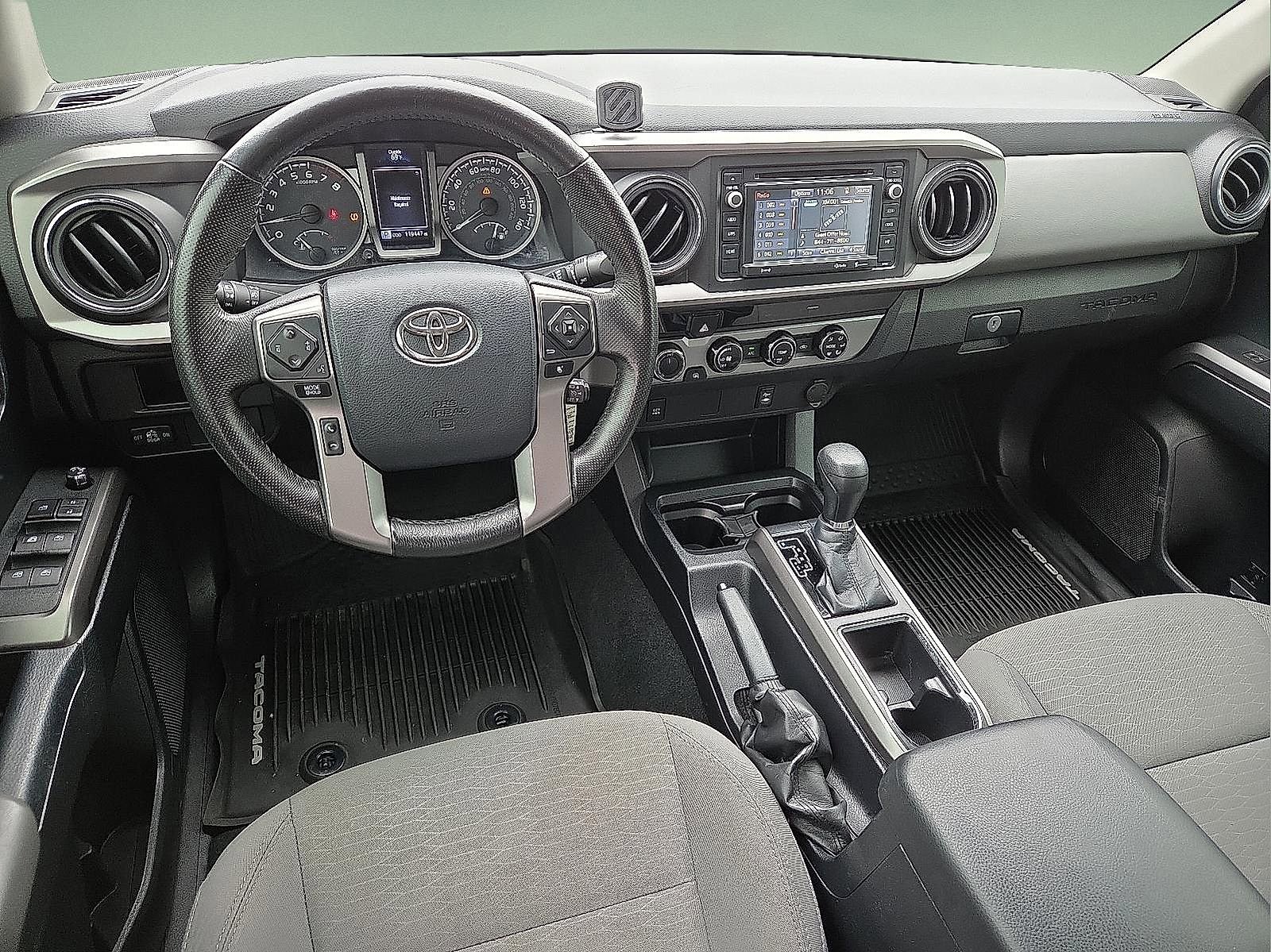 Used 2017 Toyota Tacoma 4x4 Double Cab image 11