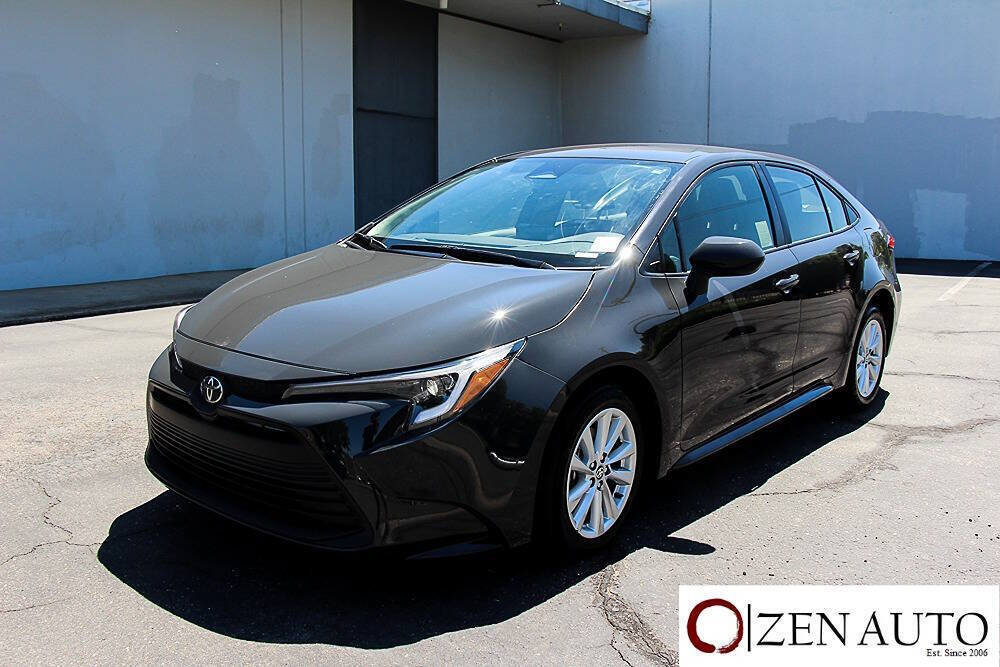 Used 2026 Toyota Corolla LE w/ LE Premium Package FWD image 3