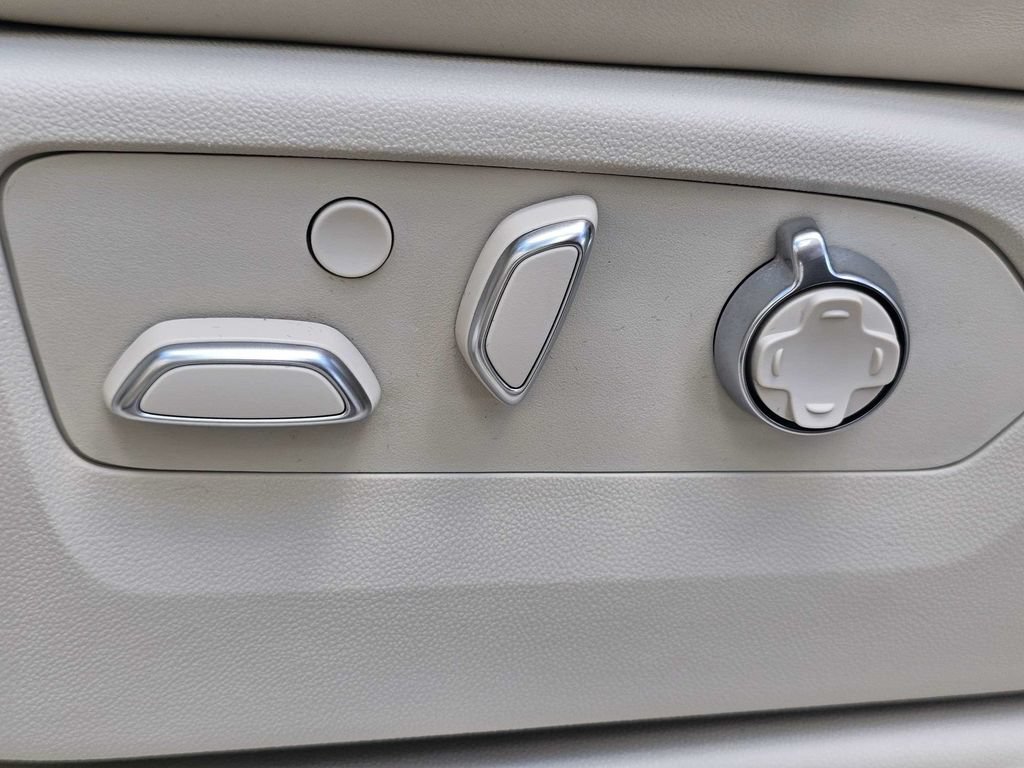 Certified 2025 Cadillac Escalade ESV Sport Platinum w/ LPO, Floor Liner Package AWD/4WD image 22