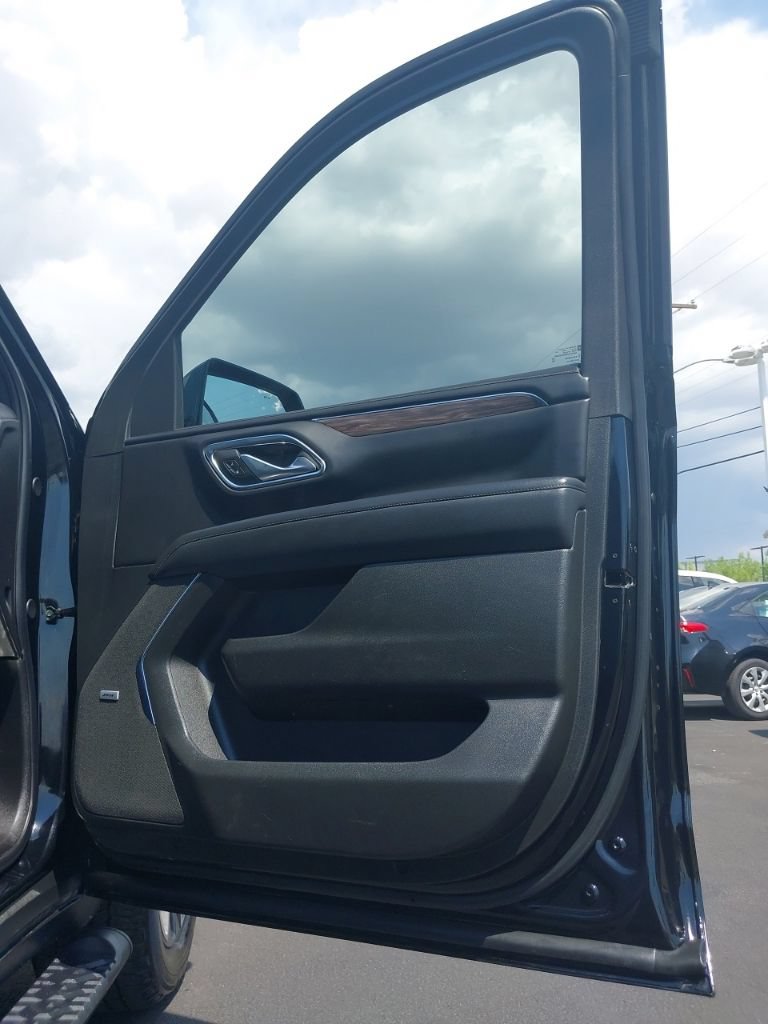 Used 2024 Chevrolet Tahoe Z71 w/ Luxury Package AWD/4WD image 15