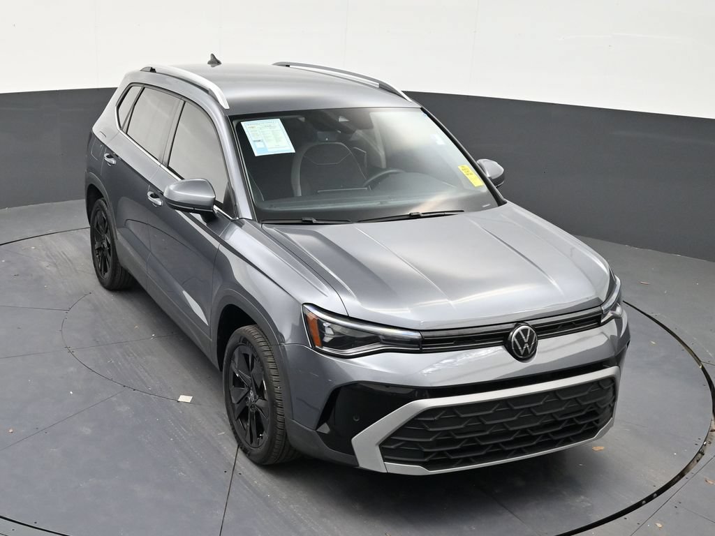 Used 2025 Volkswagen Taos SE FWD image 18