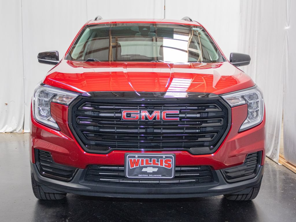 Used 2023 GMC Terrain SLE w/ Driver Convenience Package AWD/4WD image 2